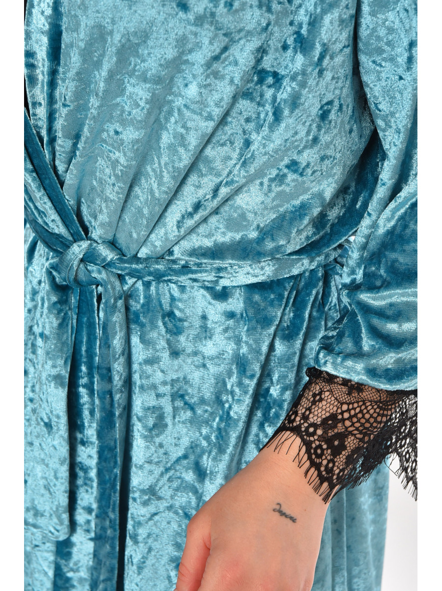 Халат женский полубатальный велюровый зеленого цвета 0630 212313C