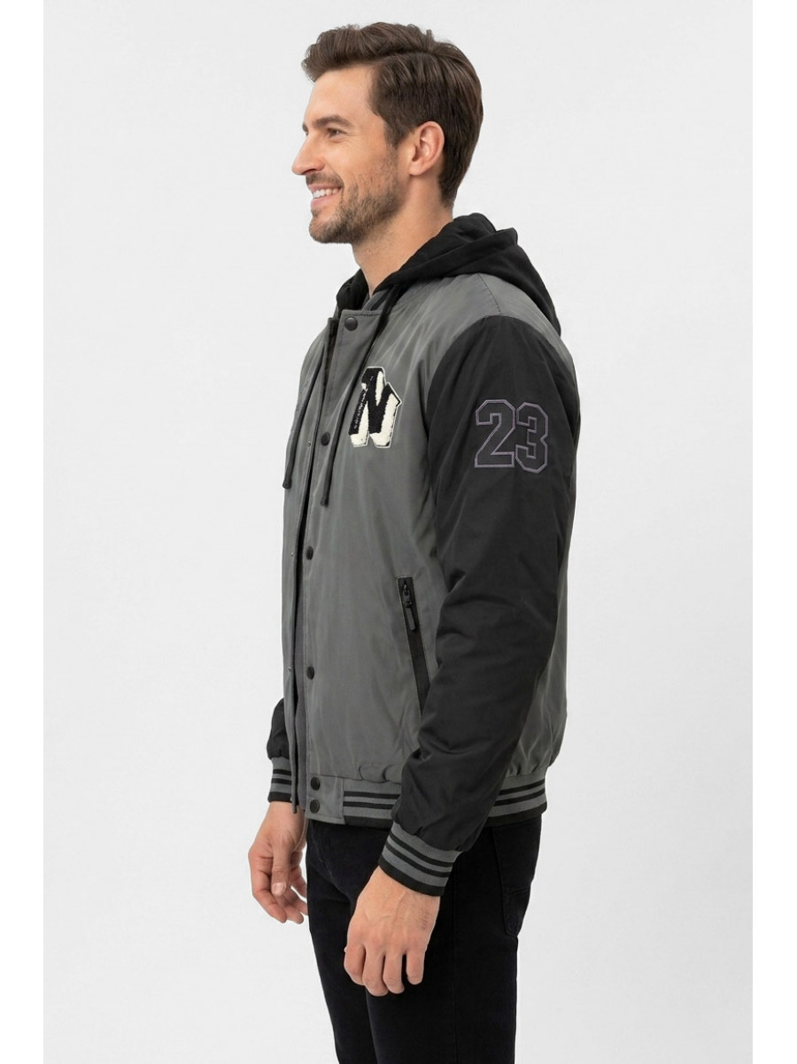 Бомбер чоловічий демісезонний сірого кольору з принтом S425 212389C