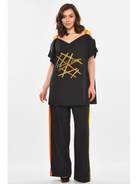 Костюм женский полубатальный черного цвета с принтом 545 212439C