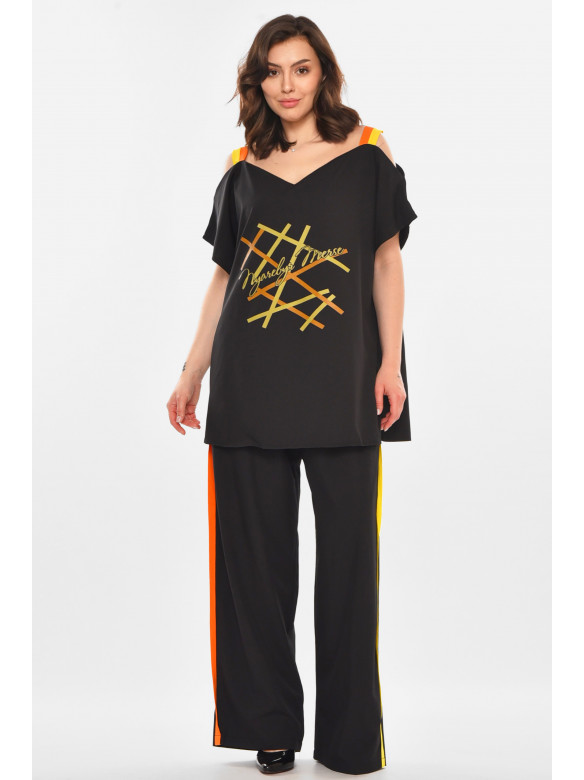 Костюм женский полубатальный черного цвета с принтом 545 212439C