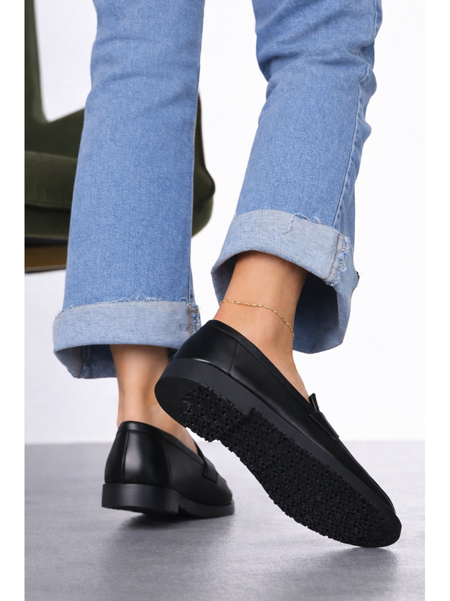 Туфли-лоферы женские черного цвета 6548-2 212594C