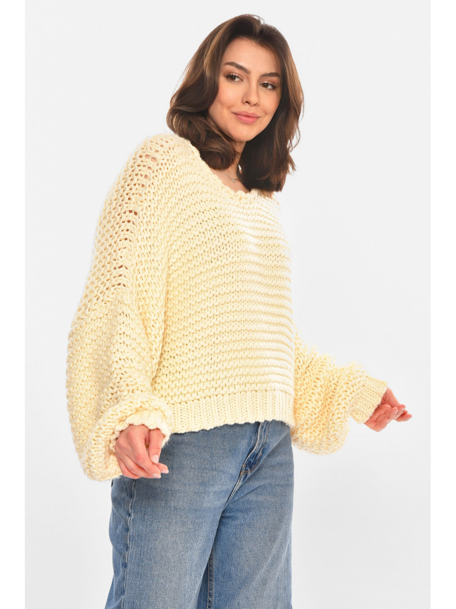 Свитер женский вязаный молочного цвета 212897C