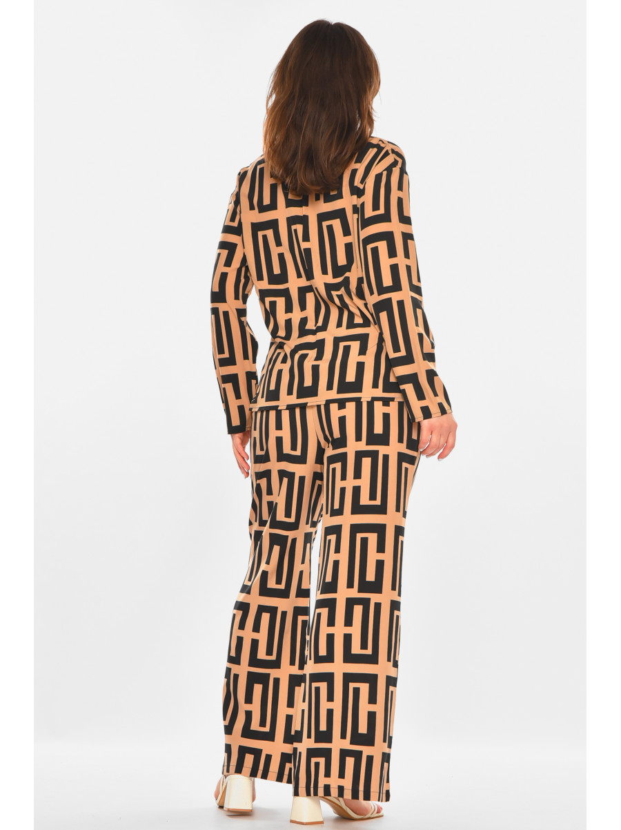 Костюм женский бежевого цвета с принтом 213661C