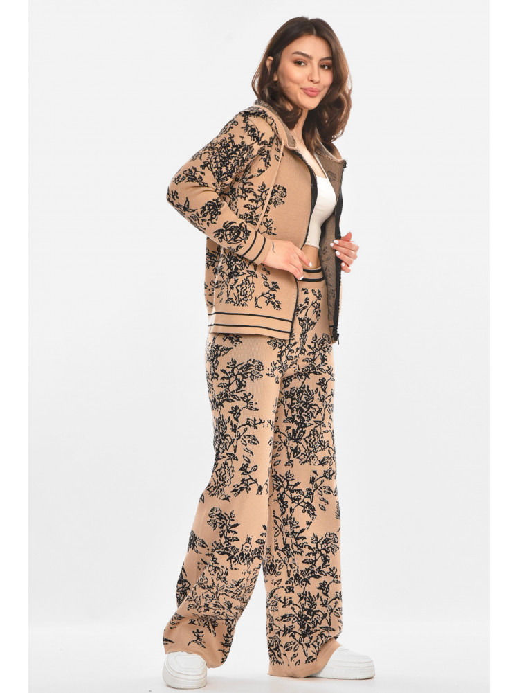 Костюм женский трикотажный бежевого цвета с принтом 213687C