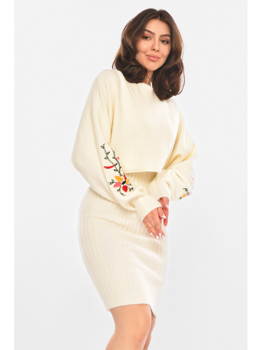 Костюм женский молочного цвета 213788C